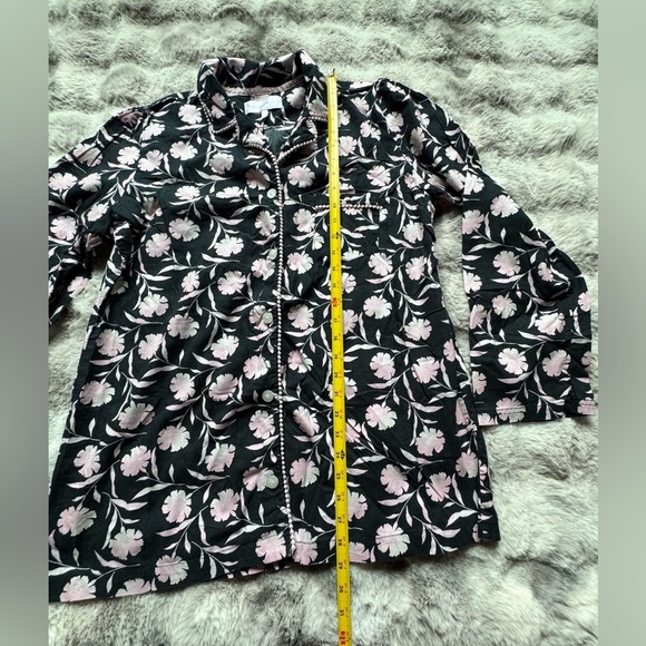 Victoria's Secret Pajamas Women's Small 2 Piece Sparkly Carnations on black - Picture 12 of 15